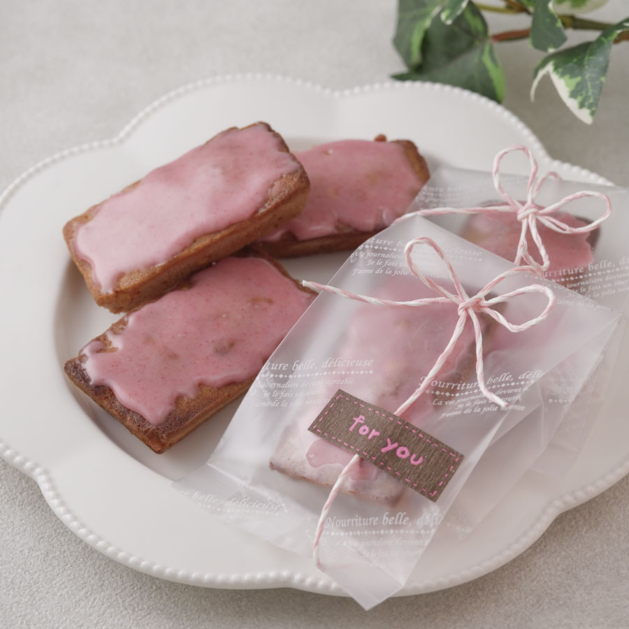 半透明のガス袋を使ったフィナンシェのラッピング