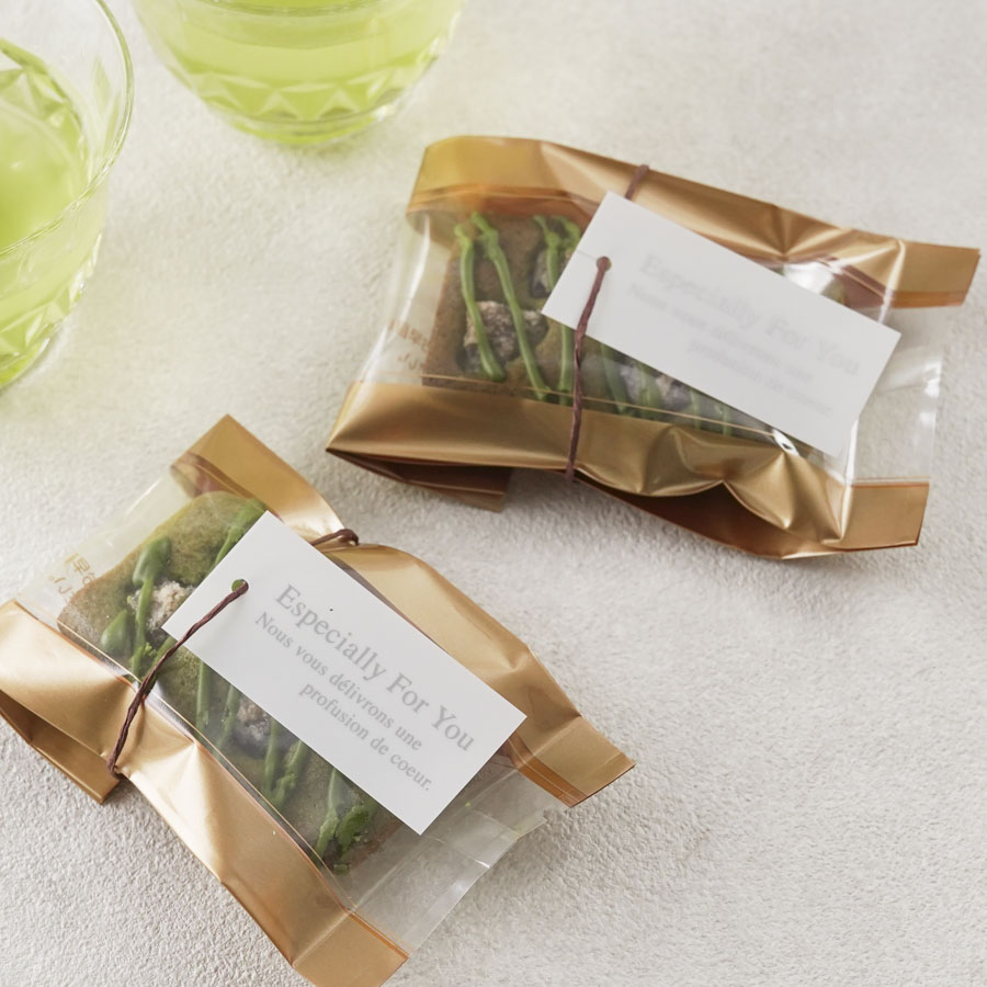 タグがワンポイントのフィナンシェラッピング