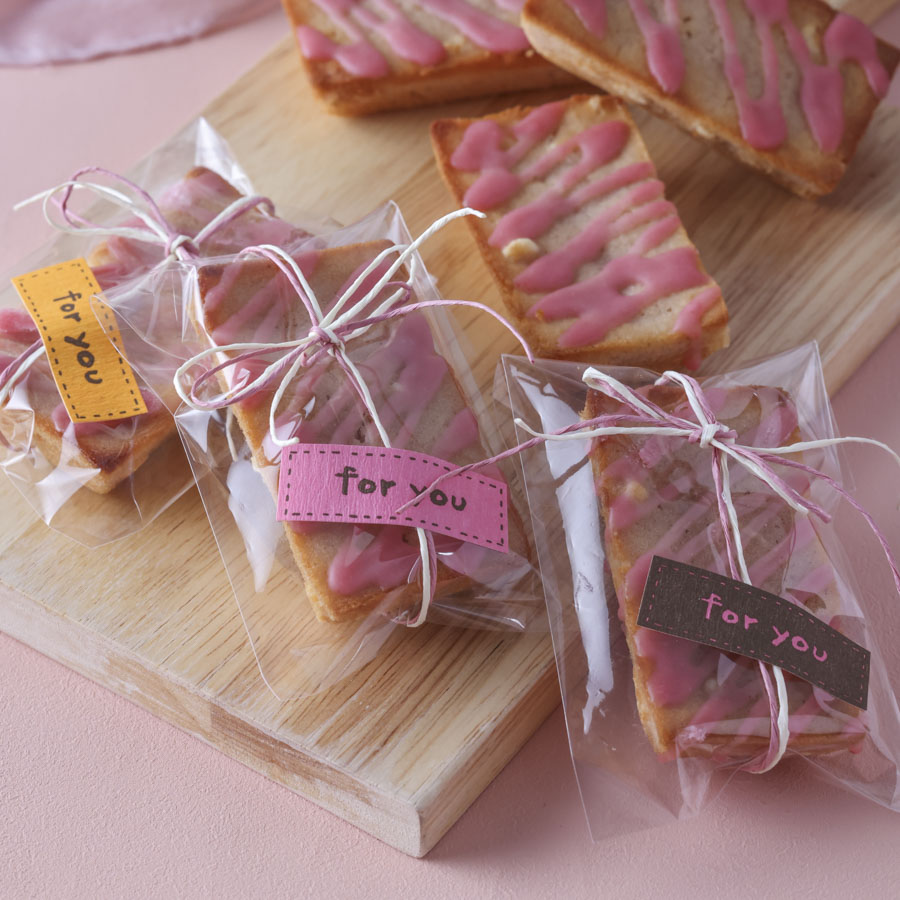 シール付きの袋を使ったフィナンシェラッピング