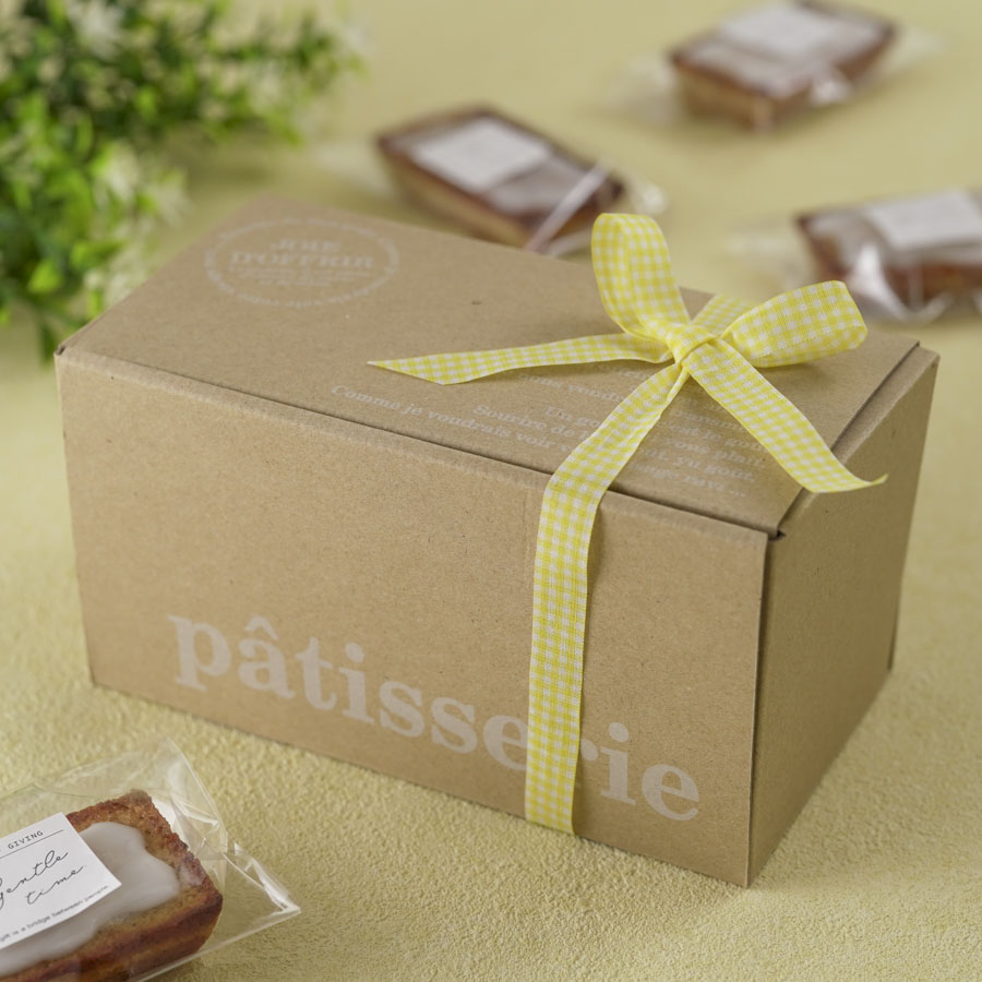 ギフトボックスを使ったフィナンシェの詰め合わせ
