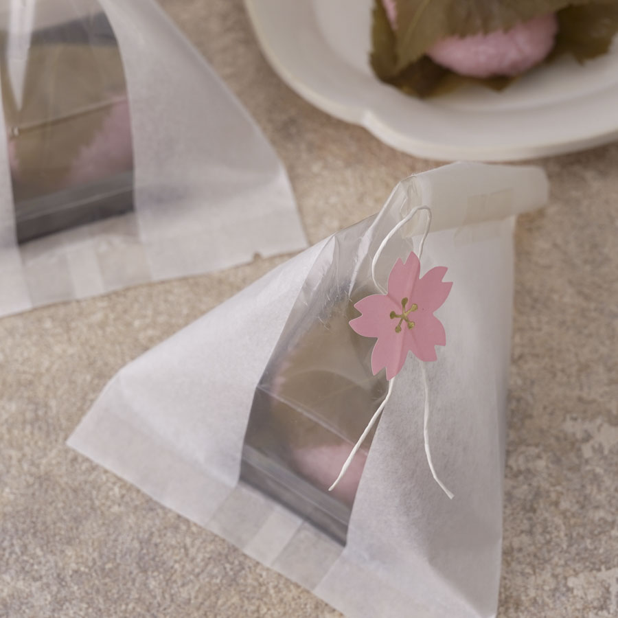 上生菓子専用カップを使った桜餅ラッピング