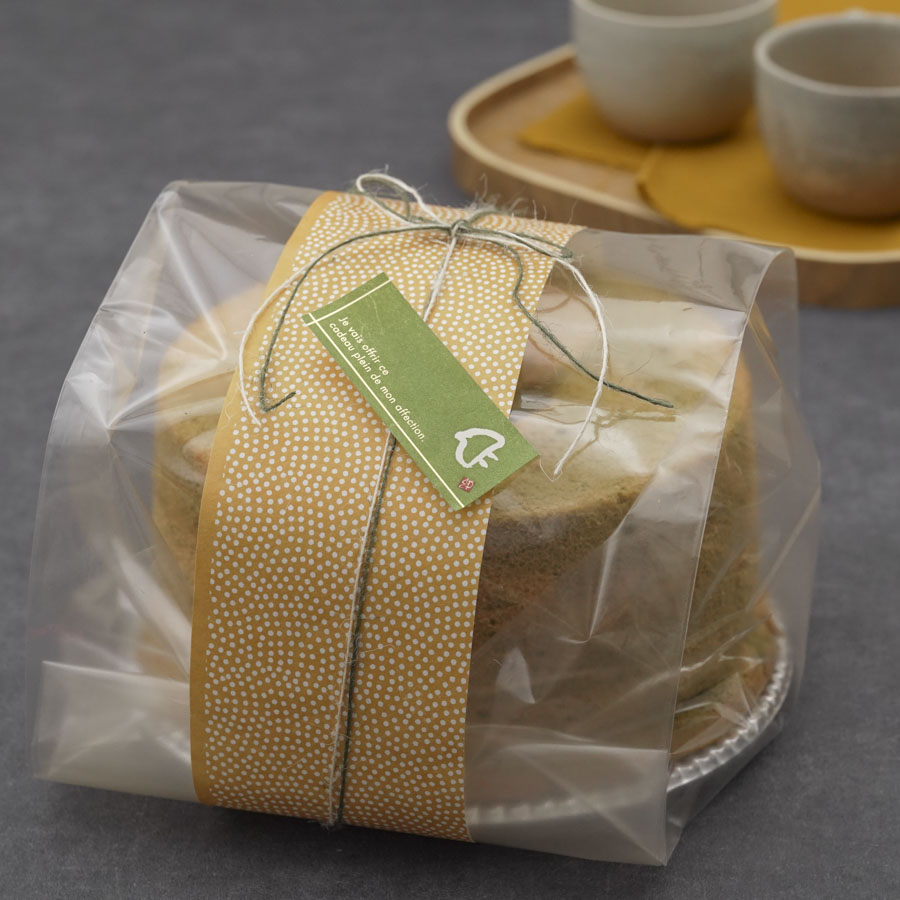 専用袋とケーキトレーを使ったホールのシフォンケーキラッピング